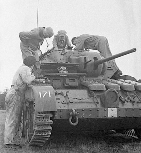 Front view of a Covenanter IV, of Headquarters, 1st Canadian Army Tank Brigade, armed with the 2-pounder Ordnance Quick Firing gun, and co-axial .7.92-millimetre Besa machine gun. The barrel of the anti-aircraft/ground defence .303-inch Bren light machine gun, connected to the Lakeman anti-aircraft mount, can be seen, just above the driver’s right shoulder, and behind it, the spotlight, which was standard on British tanks of the period, and in the case of the Covenanter, was mounted on the right-side of the turret. The number ‘171,’ which appears on the right-front track guard, is the Arm of Service marking, by which vehicles belonging to Headquarters, 1st Canadian Army Tank Brigade, were identified, from August 1941 to May 1943. This Arm of Service marking, consisted of the number ‘171,’ in white, centrally located on a horizontally divided blue over brown coloured square. The white square, directly below the headlamp housing, is the centre portion, of the ‘Armoured Fighting Vehicle Recognition Sign,’ which was used as a form of “National Identification” marking for British and Canadian armoured fighting vehicles, of the period. It consisted of a 10-inch high by 18-inch wide rectangle, which was divided vertically into three 6-inch wide red/white/red strips. Source: MilArt photo archive.