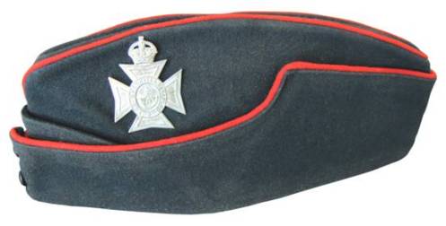 A quality-made other ranks’ cap. The buttons are plain black. (CML collection)